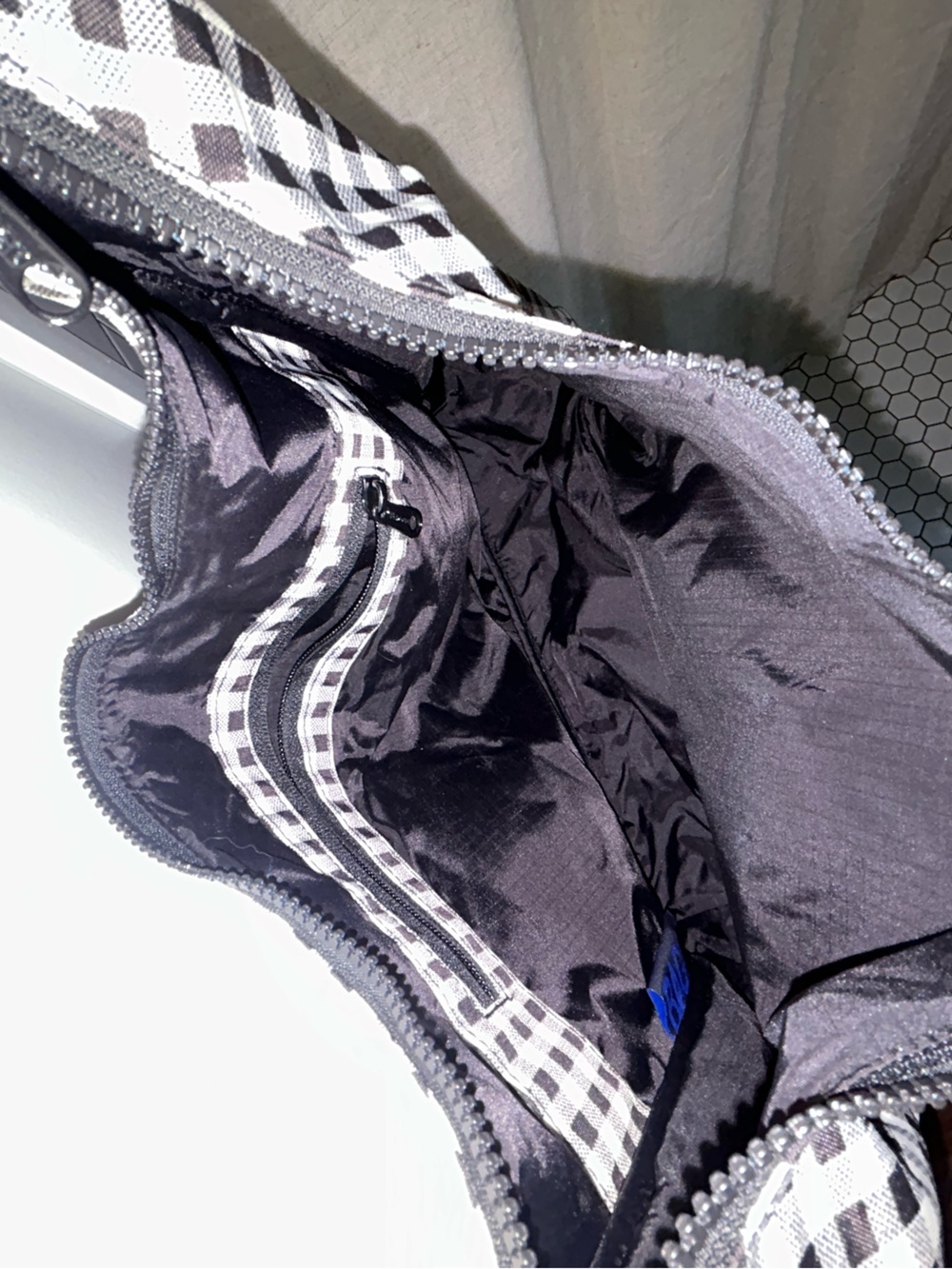 NWOT BAGGU NYLON SHOULDER BAG (BLACK & WHITE GINGHAM) - Picture 5 of 5